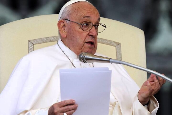 El Papa afirma que la arrogancia y la violencia van de la mano