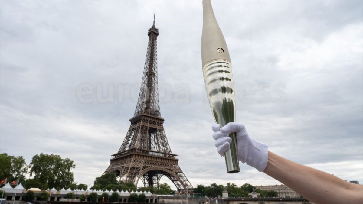 La torre Eiffel y la antorcha olímpica | Fuente: EP