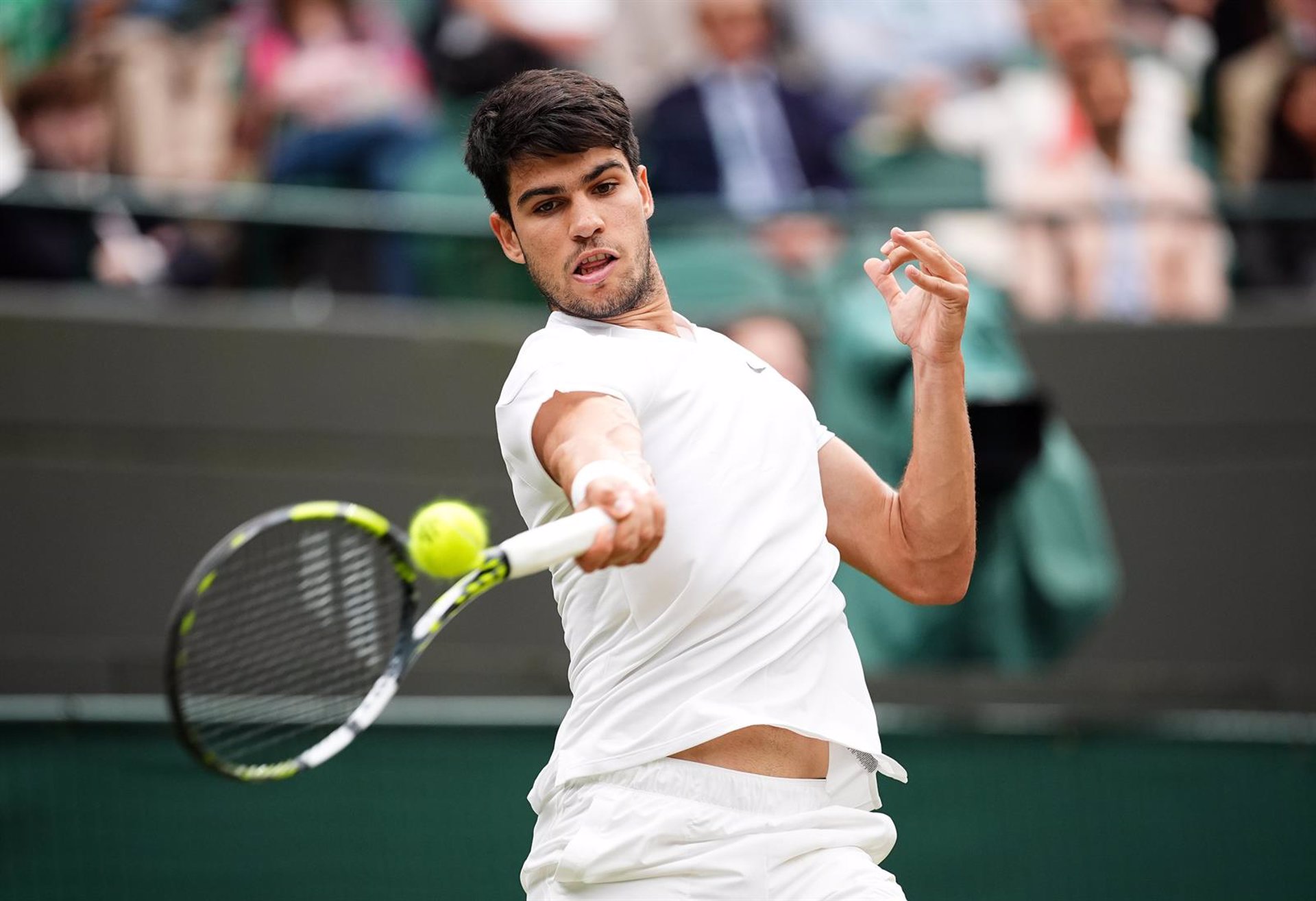 Alcaraz remonta y se planta en semifinales de Wimbledon