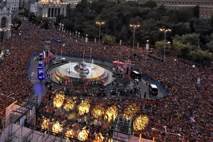 Paseo triunfal de la selección de España hasta llegar a Cibeles