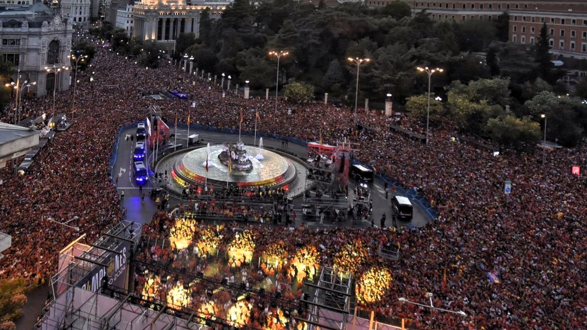 Paseo triunfal de la selección de España hasta llegar a Cibeles