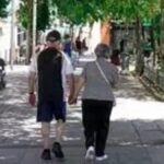 jubilado paseando | Fuente: EP