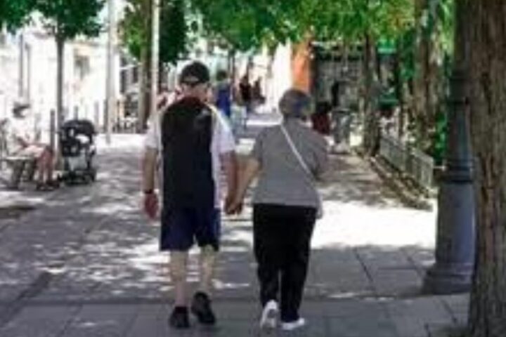 jubilado paseando | Fuente: EP
