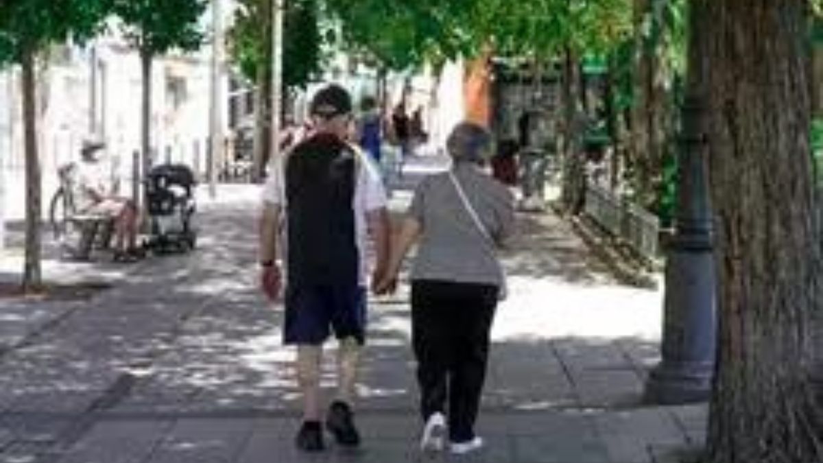 jubilado paseando | Fuente: EP