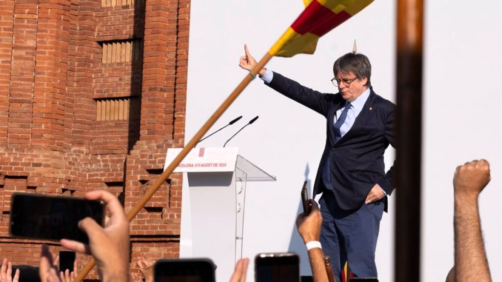 Puigdemont: Sánchez calla cuatro días después de la fuga