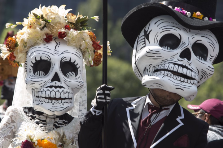 Imagen folklórica del día de muertos | Fuente: Turismo México