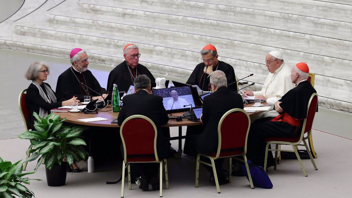 El Papa Francisco inaugura el Sínodo de los Obispos en el Aula Pablo VI del Vaticano. Fuente: Evandro Inetti / ZUMA Press Wire