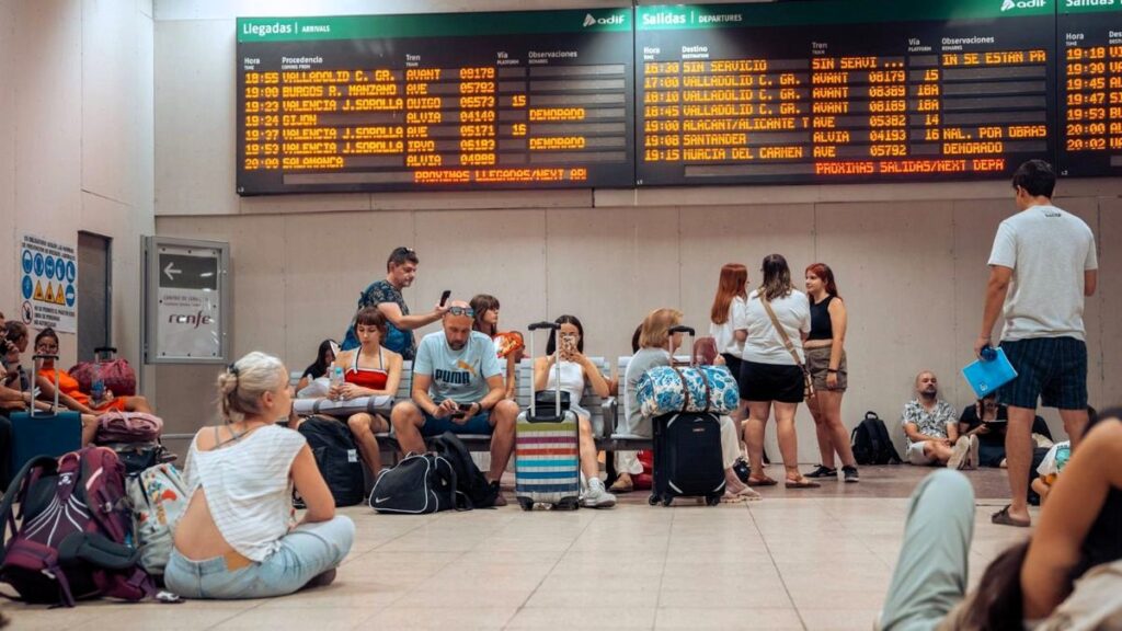 Renfe espera ir normalizando la situación ferroviaria a lo largo de este lujnes