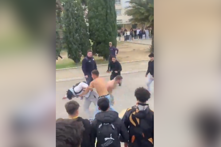 Un fragmento de la pelea captado por estudiantes | Aliança Catalana