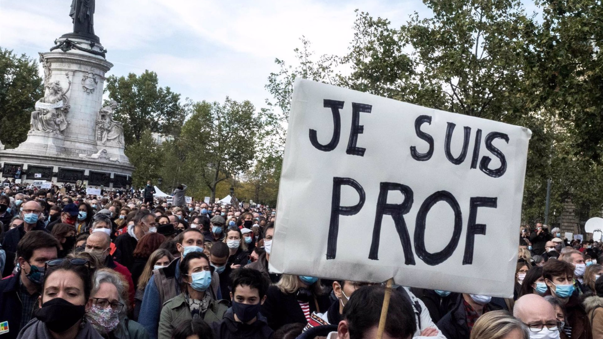 Manifestación en Francia por el asesinato del profesor francés Samuel Paty a manos de un islamista radical