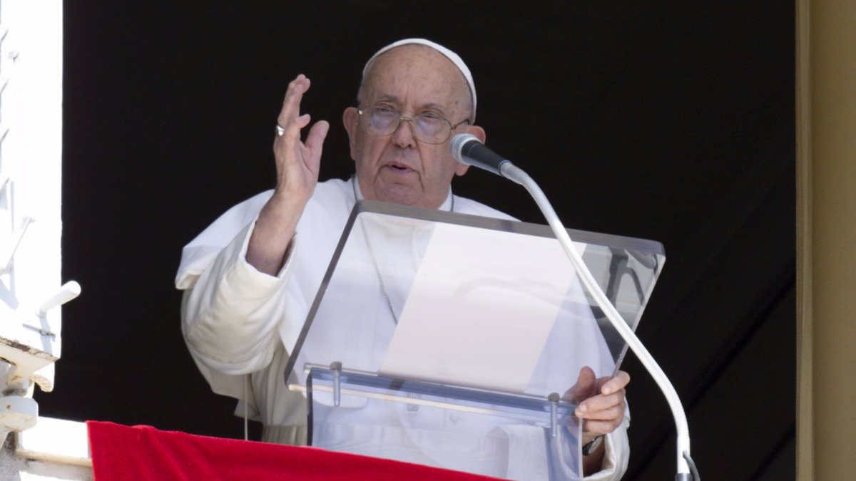 El Papa Francisco lee el Ángelus en la plaza de San Pedro el 15 de septiembre de 2024