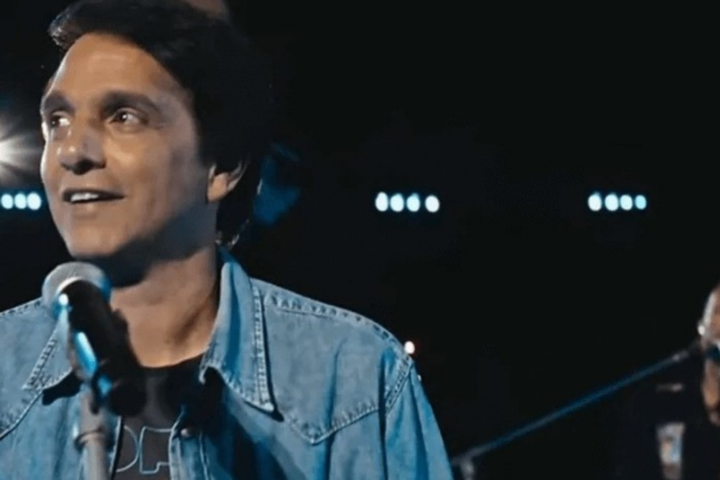 Ralph Macchio en el video de "Karate kid" de Coldplay