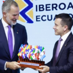 El España américa Rey Felipe VI (i) y el presidente de la República del Ecuador, Daniel Noboa (d), durante el encuentro en la XXIX Cumbre Iberoamericana, a 15 de noviembre de 2024, en Cuenca (Ecuador).