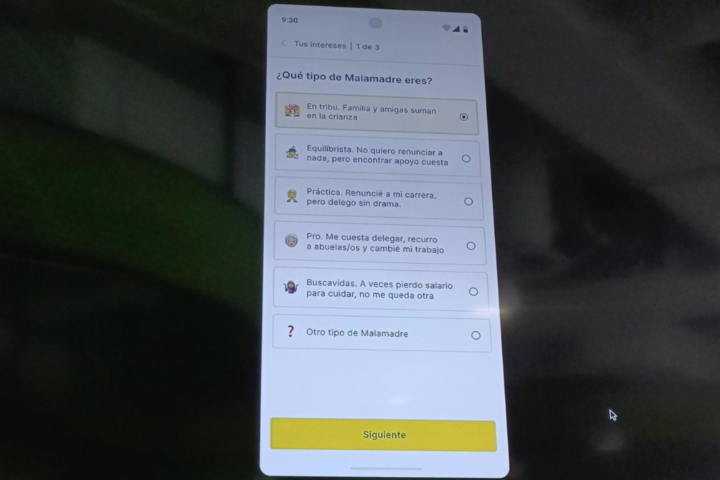 Prueba del funcionamiento de la 'app' Red Yo Cuido, de la asociación Yo No Renuncio