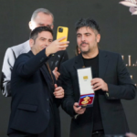 Estopa se hace un 'selfie' con el Rey Felipe VI tras recibir la Medalla de Oro en las Bellas Artes en Sevilla