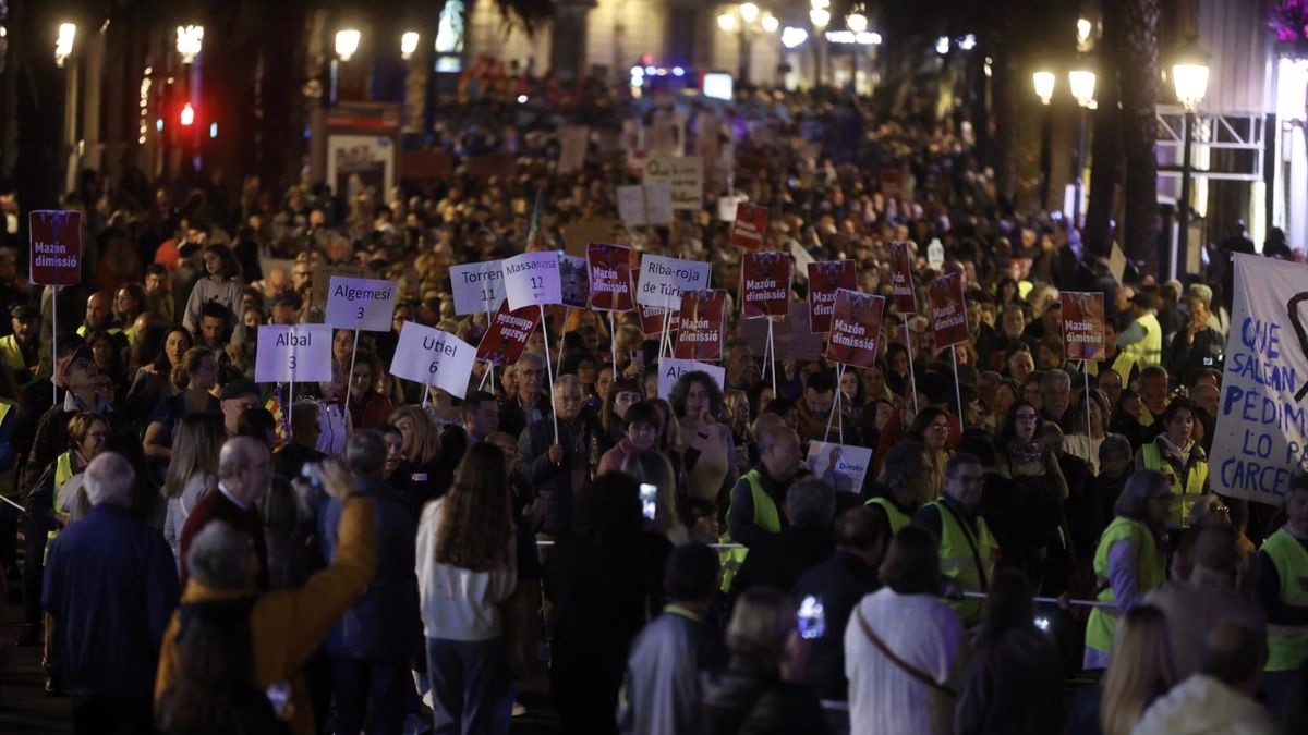 Valencia se echa a la calle contra Mazón