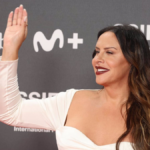 Karla Sofía Gascón en el photocall de la inauguración de la 72 Edición del Festival de Cine de San Sebastián