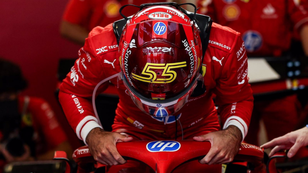 Carlos Sainz, bajando de su Ferrari por última vez tras el Gran Premio de Abu Dhabi | EP