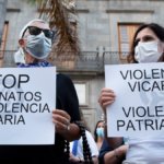 Participantes en una concentración feminista en la Plaza de la Candelaria