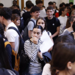 Estudiantes en el Campus Ciutadella de la UPF de Barcelona universitarios carga exámenes