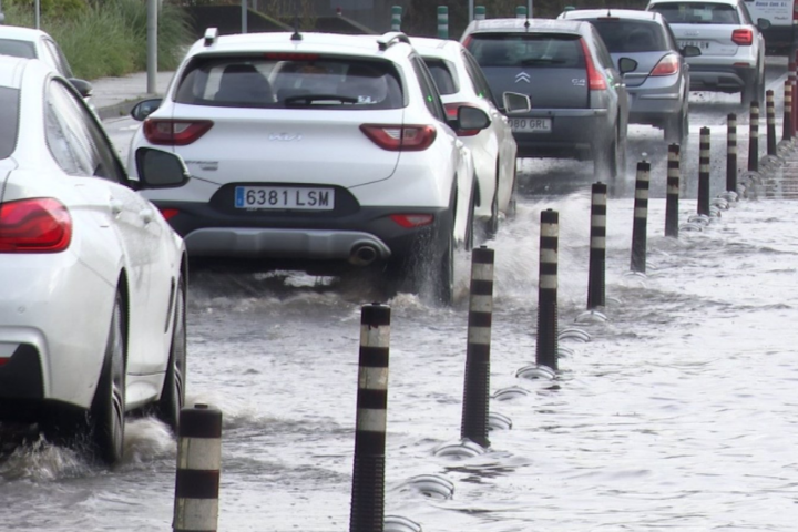 Bolsa de agua en el entorno de la estación intermodal de Santiago galicia lluvias lluvia