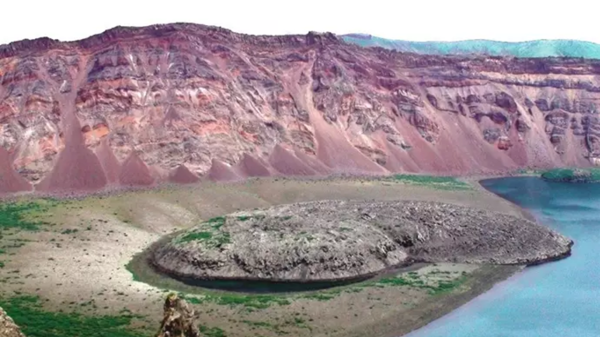 La misteriosa erupción se produjo en el volcán Zavaritskii (isla Simushir, Kuriles)