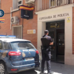 Agente de la Policía Nacional en la extranjeros comisaría de Alcoi