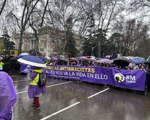 La lluvia se cuela en las marchas reivindicativas del 8M