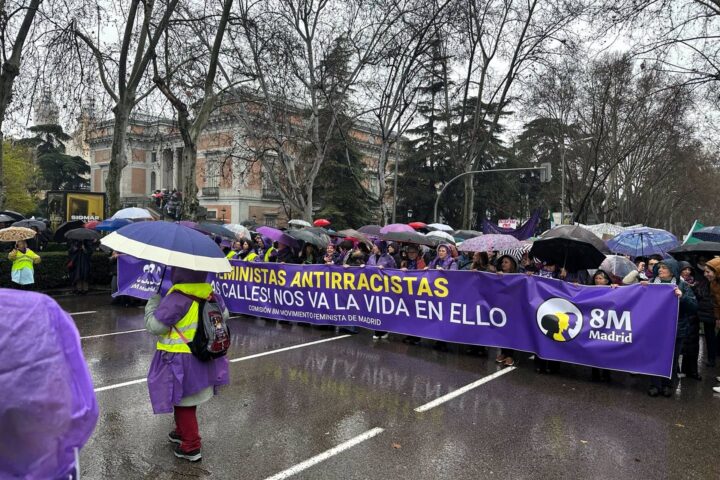 La lluvia se cuela en las marchas reivindicativas del 8M