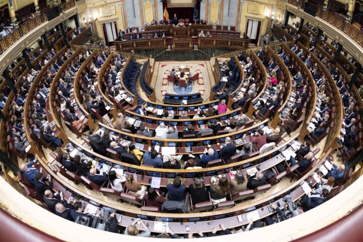 El voto en corra de Sumar en el Congreso a aumentar el gasto militar fractura al Gobierno