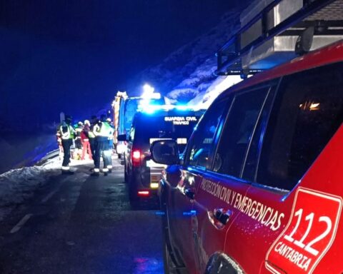 Mueren cuatro jóvenes tras despeñarse por una ladera de 200 metros