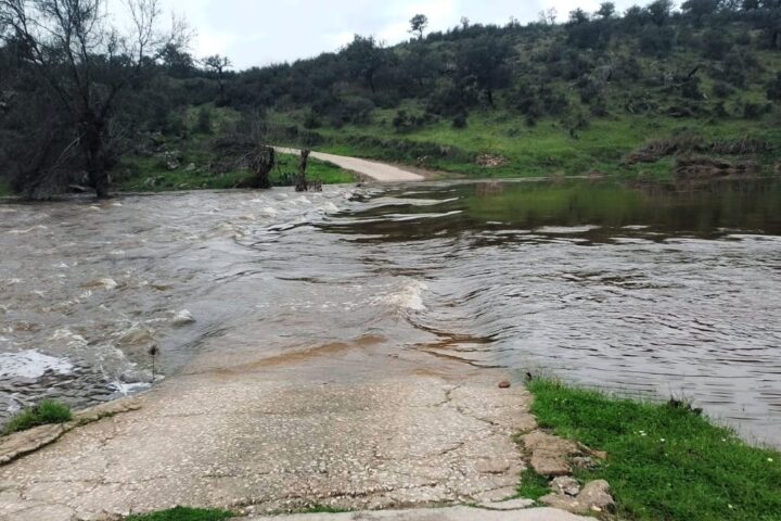 Carreteras afectadas en varias provincias por el temporal