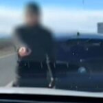 Para en la carretera, se baja del coche y amenaza a un conductor