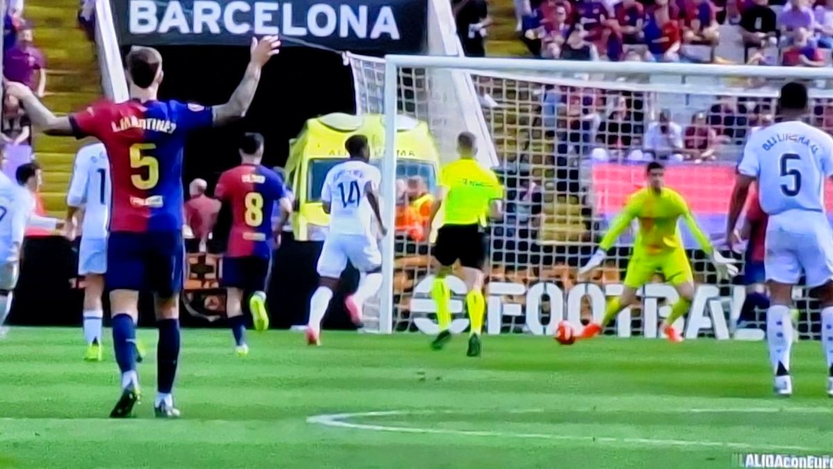 El FC Barcelona ata LaLiga en un Clásico loco