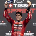 Marc Márquez arrasa al esprint y asalta el liderato de MotoGP