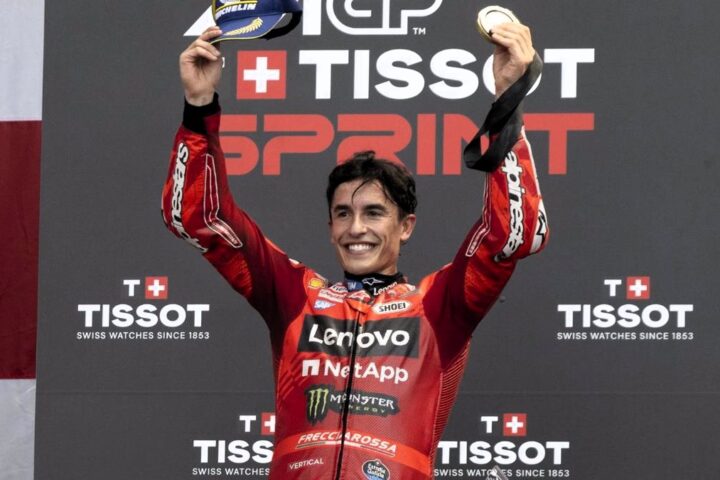 Marc Márquez arrasa al esprint y asalta el liderato de MotoGP