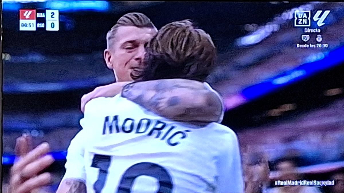 Lágrimas para despedir a Modric y Ancelotti, leyendas del Real Madrid