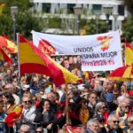 Miles de personas exigen en Madrid la dimisión de Sánchez y elecciones ya en una protesta secundada por PP y Vox