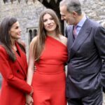 Los Reyes acompañan a la infanta Sofía en su graduación en Gales