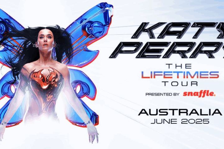 Katy Perry en el punto de mira por golpear el curioso regalo de un fan durante un concierto