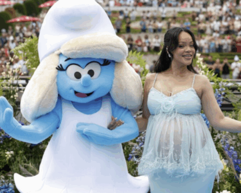 Rihanna brilla durante la premier de 'Los Pitufos' en Bélgica