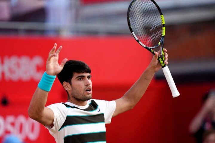 Alcaraz, victoria rápida para las semifinales de Queen's