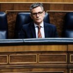 El juez Peinado pide al Supremo que investigue al ministro Bolaños por malversación y falso testimonio