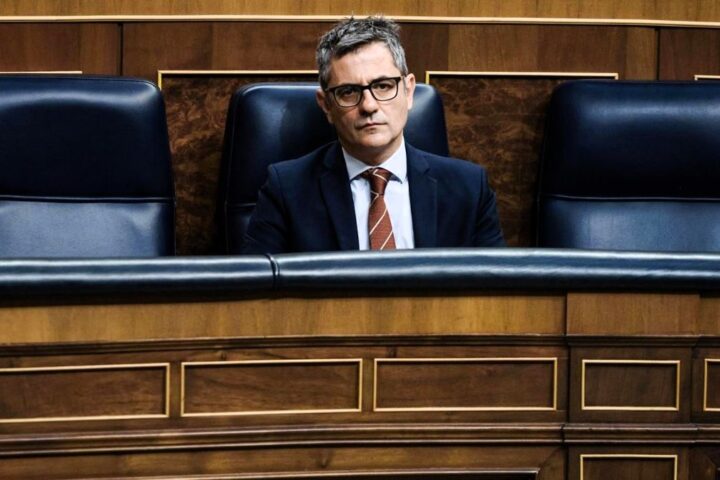 El juez Peinado pide al Supremo que investigue al ministro Bolaños por malversación y falso testimonio