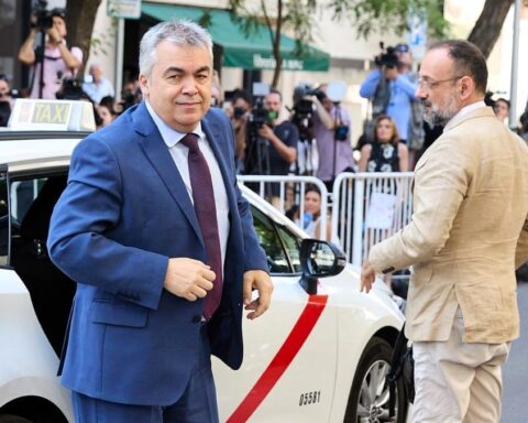 Cerdán declara en el Supremo por los presuntos amaños de obra pública entre gritos de "corrupto" y "sinvergüenza"