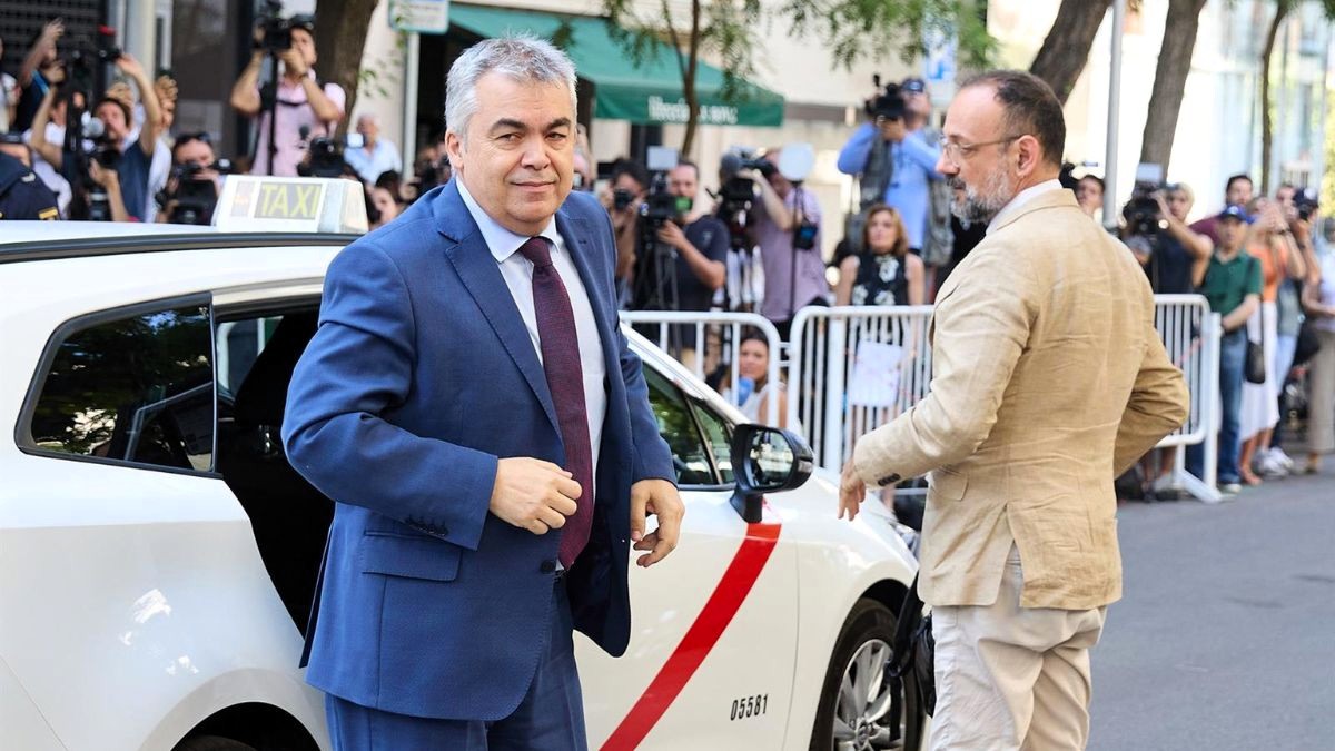 Cerdán declara en el Supremo por los presuntos amaños de obra pública entre gritos de "corrupto" y "sinvergüenza"