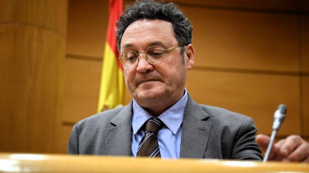 Si encuentras un espejo limpio, mírate en él cada día