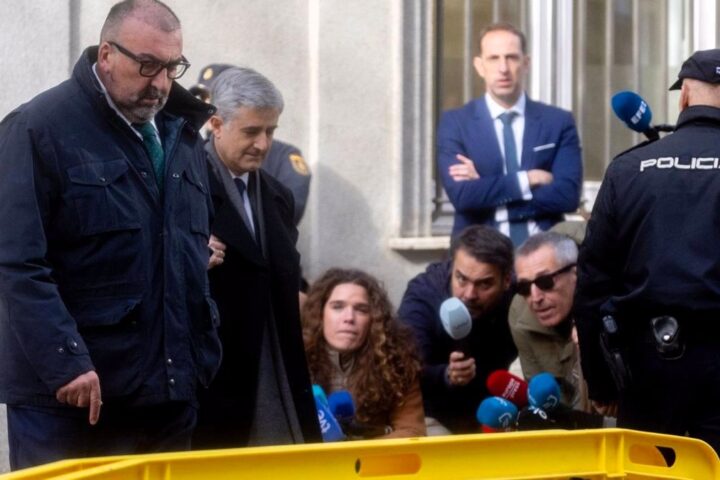 Ábalos: "La que tú quieras. O Ariatna y Carlota, y a tomar por culo"