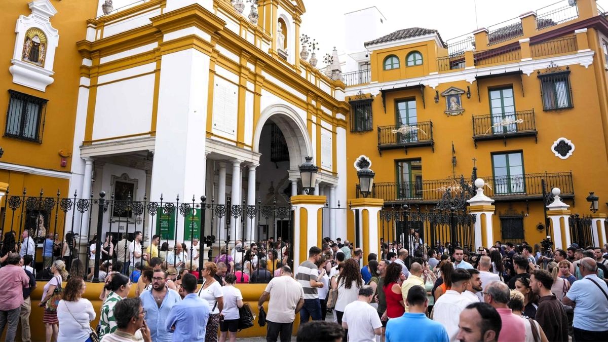 El 'nuevo' rostro de la Macarena tras su rehabilitación abre un cisma en la popular cofradía sevillana