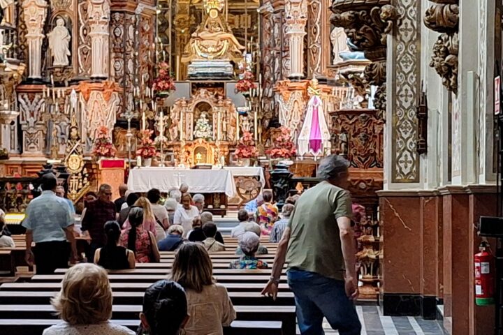 "Un padre nuestro y un avemaría por el alma de juan Manuel"